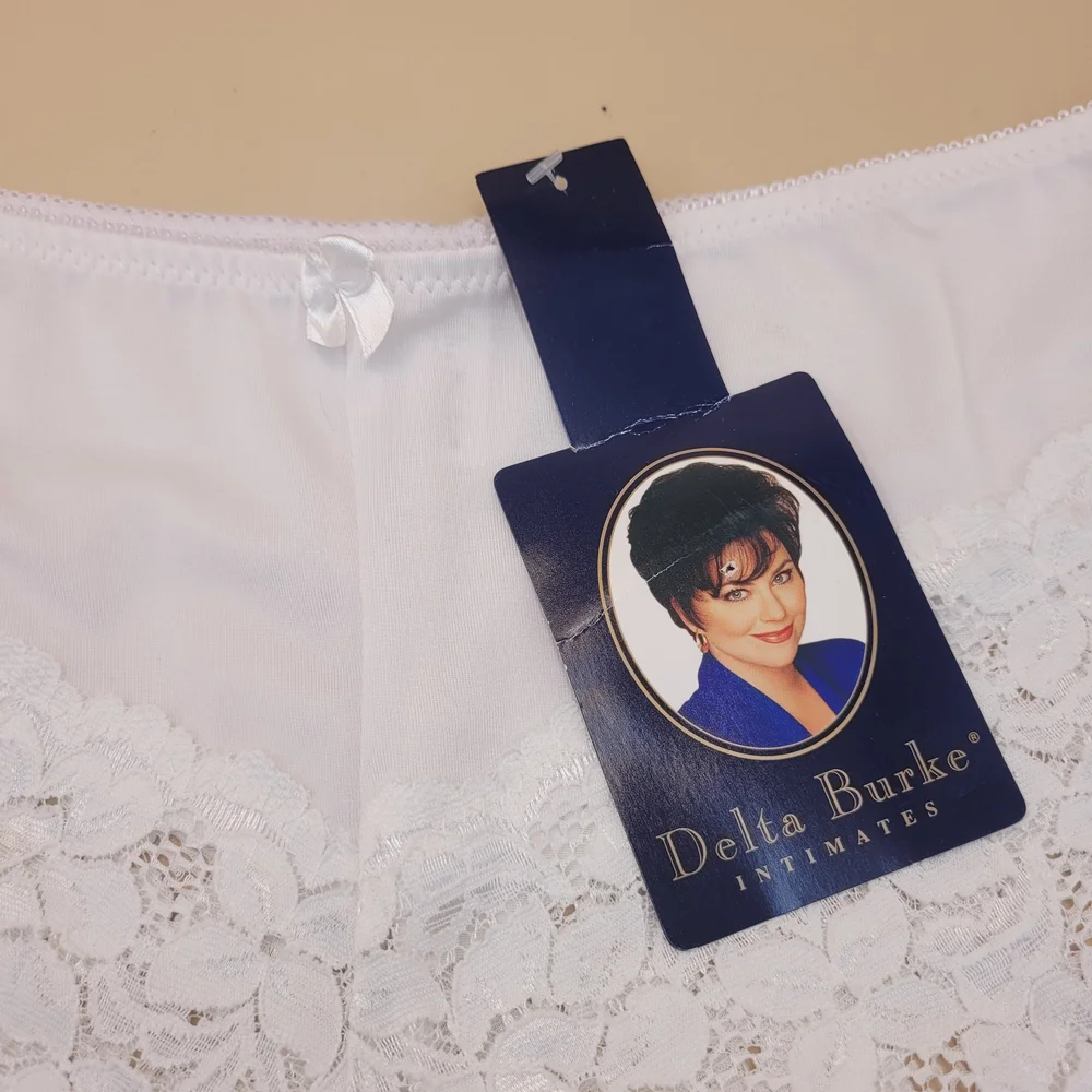 Vtg DELTA BURKE Lace Satin‎ Polyester 7/Lrg Cheeky White Boy Short Panties